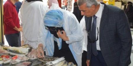 رئيس حى زهور بورسعيد يترأس حملة على الأسواق ومحال بيع المواد الغذائية