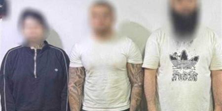 ضبط تشكيلين عصابيين لإستخلاص مادة فعالة من عقار طبى تستخدم فى تصنيع مخدر الآيس تمهيداً لتهريبها خارج البلاد