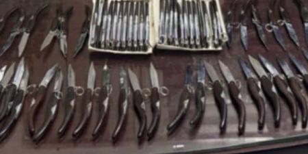 بعد عرضها للبيع على الأنترنت.. ضبط شخصين بحوزتهما 72 مطواة بالوايلى