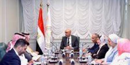 عبد اللطيف والمدير العام لمكتب التربية العربي لدول الخليج يبحثان فرص التعاون في المشروعات التعليمية