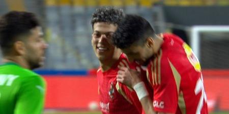 تألق طاهر عرض مستمر .. الأهلي يتقدم علي المصري بهدفين لهدف