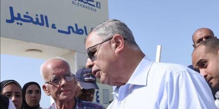 محافظ الإسكندرية يكلف مسئولي حى العجمي بغلق وتشميع المحال والمقاهي المخالفة