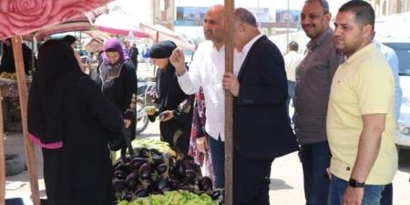 سكرتير عام مساعد بني سويف يتفقد أسواق اليوم الواحد لتوفير السلع بأسعار مخفضة