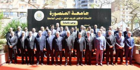 الدكتوراه الفخرية للنائب العام من جامعة المنصورة تقديرًا لدعمه للعدالة