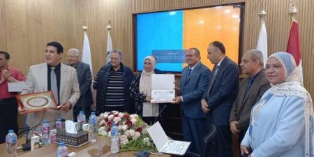 رئيس البحوث الزراعية يكرم الفائزين بجوائز التميز بـ"وقاية النباتات"