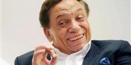 ممنوع التصوير وحضور محدود.. معلومات عن عيد ميلاد عادل إمام الـ 85