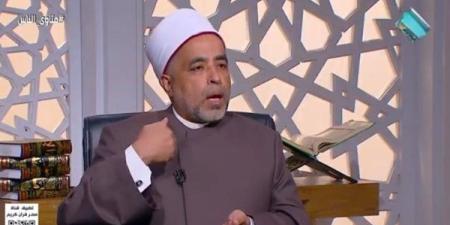 ما حكم من نسي الفاتحة أثناء الصلاة وقرأها بعد السورة؟.. أمين الفتوى يجيب