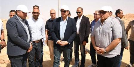 وزير الإسكان يتابع مشروعات الساحل الشمالي الغربي ويتفقد أعمال الطرق والمرافق برأس الحكمة