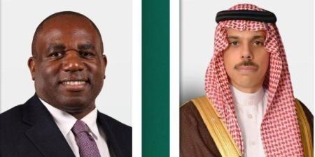فيصل بن فرحان يتلقى اتصالاً هاتفيًا من وزير خارجية المملكة المتحدة