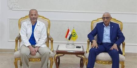 محافظ شمال سيناء يستقبل وفد مركز بحوث الصحراء