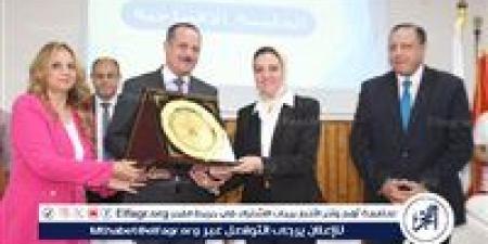 نائب رئيس جامعة عين شمس تفتتح المؤتمر السنوى لكلية الآداب بعنوان
