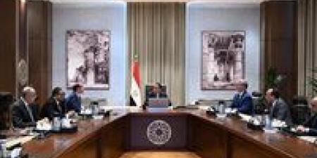 رئيس الوزراء يُتابع جهود الحكومة لتحويل السيارات للعمل بالغاز الطبيعي