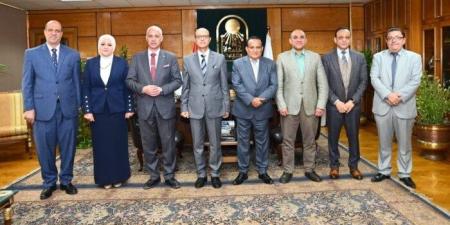 رئيس جامعة أسيوط يلتقي نائب رئيس هيئة النيابة الإدارية لتعزيز التعاون المشترك