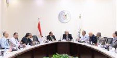 عاشور:يعقد اجتماعًا مع أعضاء اللجنة الوزارية لتعيين أعضاء هيئة التدريس والهيئة المعاونة بالمعاهد العليا