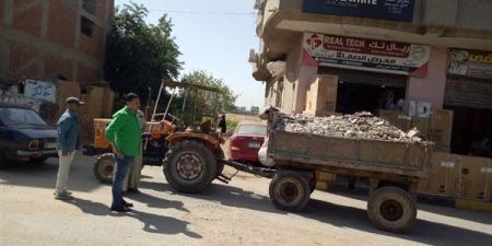 أبو حطب: التحفظ على جرار زراعي ألقى مخلفات هدم بطريق عام في أشمون