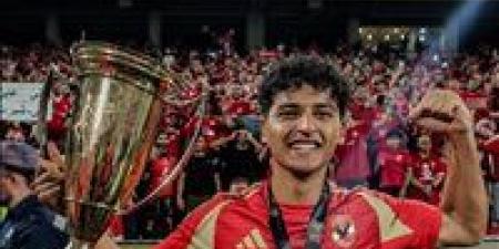 بالصور.. محمد عبدالله لاعب النادي الأهلي يتعرض لحادث سير