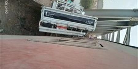 بسبب تعطلها على شريط السكة الحديد..قطار يصطدم بسيارة بالخانكة