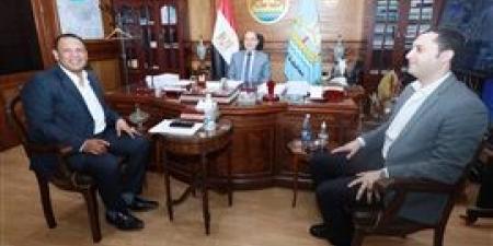 محافظ كفر الشيخ يناقش عدد من الملفات ومشاكل الدوائر مع أعضاء مجلسي النواب والشيوخ