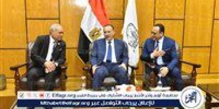 محافظ أسيوط ورئيس هيئة النيابة الإدارية يشاركان في الاحتفال باليوبيل الذهبي لكلية الحقوق