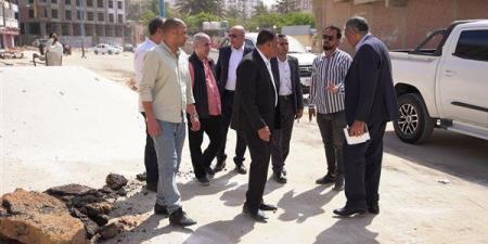 محافظ مطروح يتفقد أعمال تطوير الكورنيش.. صور