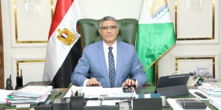 محافظ الجيزة يتابع معدلات إنجاز وحل مشكلات المواطنين بالأحياء والمدن