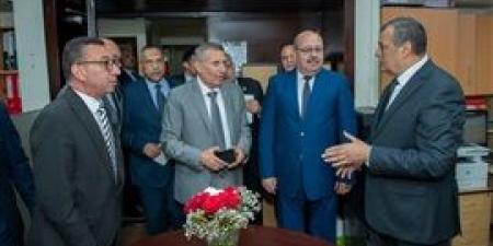 وزير الدولة للإنتاج الحربي يتفقد سير العمل بشركة المشروعات والاستشارات الهندسية التابعة للوزارة