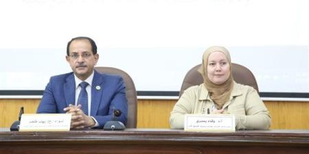 ختام الدورة التثقيفية للدراسات الاستراتيجية والأمن القومي رقم 3 بجامعة الفيوم.. صور