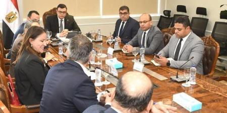وزير الإسكان يلتقي ممثل شركة The Bench لبحث جذب المستثمرين في مجال الفندقة
