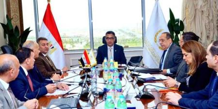 وزير التموين يجتمع برئيسي شركتي ”النيل” و”الإسكندرية” للمجمعات الاستهلاكية