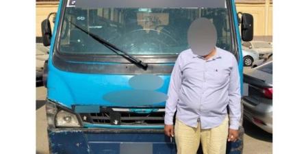 ضبط قائد أتوبيس لقيامه بالسير عكس الاتجاه في التجمع