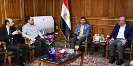 وزير الشباب والرياضة ومحافظ القليوبية يجتمعان مع نواب البرلمان لبحث تطوير القطاع بالمحافظة