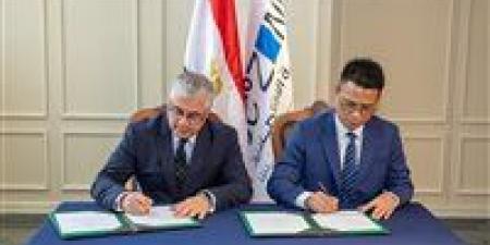 توقيع عقود مشروعين جديدين للملابس الجاهزة بالقنطرة غرب باستثمارات 20.5 مليون دولار