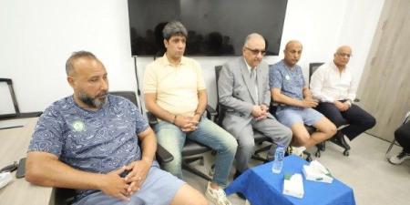 رئيس نادي البنك يجتمع بالجهاز الفني واللاعبين قبل مواجهة الأهلي