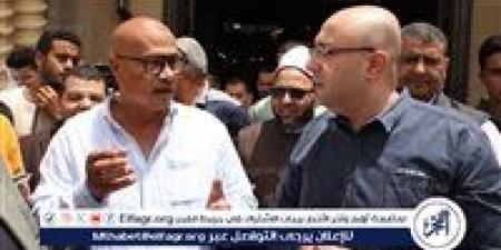 محافظ بني سويف يستمع لمطالب وشكاوى المواطنين عقب أدائه صلاة الجمعة بمسجد الرضا