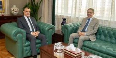 وزير الدولة للإنتاج الحربي يستقبل رئيس الهيئة العامة للاستعلامات