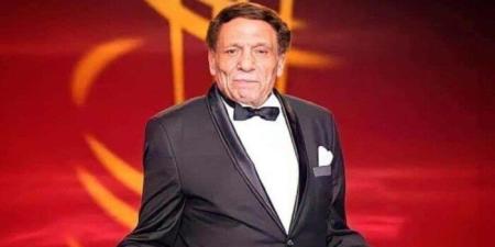 «هل كان زملكاويا في البداية؟».. إسعاد يونس تكشف انتماء الزعيم عادل إمام الكروي