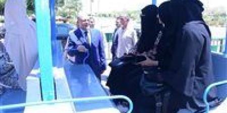 رئيس جامعة سوهاج يستقل قطار "الطفطف" مع الطلاب ويوجه بتخصص مقاعد لذوي الهمم
