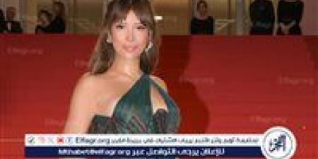 سمية الألفي تخطف الأنظار على السجادة الحمراء في مهرجان كان السينمائي