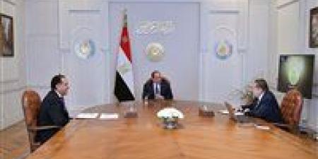 الرئيس السيسي يبحث مع رئيس الوزراء ومحافظ البنك المركزي مؤشرات الاقتصاد الكلي وتعزيز الاحتياطي النقدي