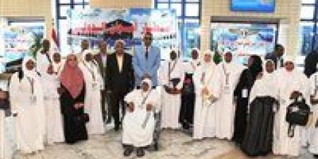 محافظ أسوان يودع الرحلة الأولى لحجاج القرعة