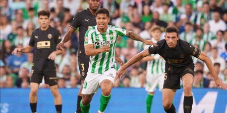 الدوري الإسباني.. ريال بيتيس يضمن الدوري الأوروبي بالتعادل مع فالنسيا