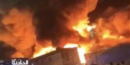 حريق المدينة الصناعية ببلطيم.. ألسنة اللهب تلتهم المراتب والإسفنج والحماية المدنية تكافح|صور