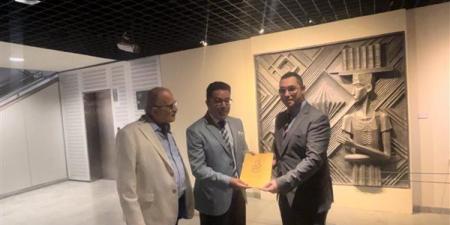 حزب الوعي يهدي مكتبة الإسكندرية 100 كتاب متنوع دعمًا للدور الثقافي والتنويري