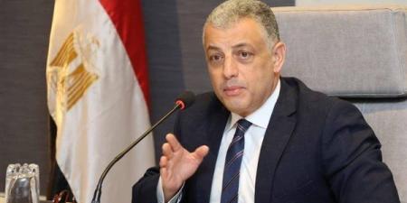 محافظ الإسماعيلية يكرم اللجنة المعنية بمتابعة توريد محصول القمح "الذهب الأصفر"