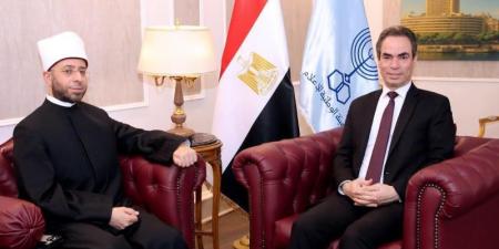 وزير الأوقاف في ماسبيرو لتسجيل ”حديث الروح” ...