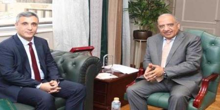 وزير الكهرباء والطاقة المتجددة يستقبل سفير الجزائر بالقاهرة لبحث سبل دعم وتعزيز فرص التعاون والشراكة والاستثمار