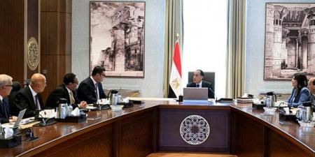 رئيس الوزراء يتابع الموقف التنفيذي لمنظومة مياه الشرب والصرف الصحي بمدن شرق وغرب القاهرة