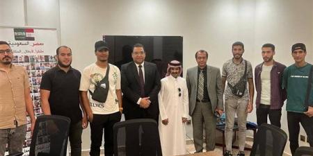 أول تعليق من وزير العمل على تعنيف كفيل سعودي لعامل مصري