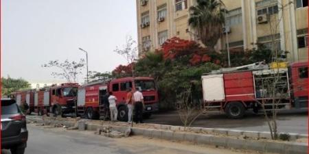 5 سيارات إطفاء تحاصر حريقًا داخل كلية العلوم في جامعة الأزهر