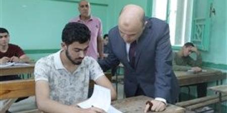 محافظ كفر الشيخ يتفقد لجان امتحانات الثانوية الأزهرية للبنين